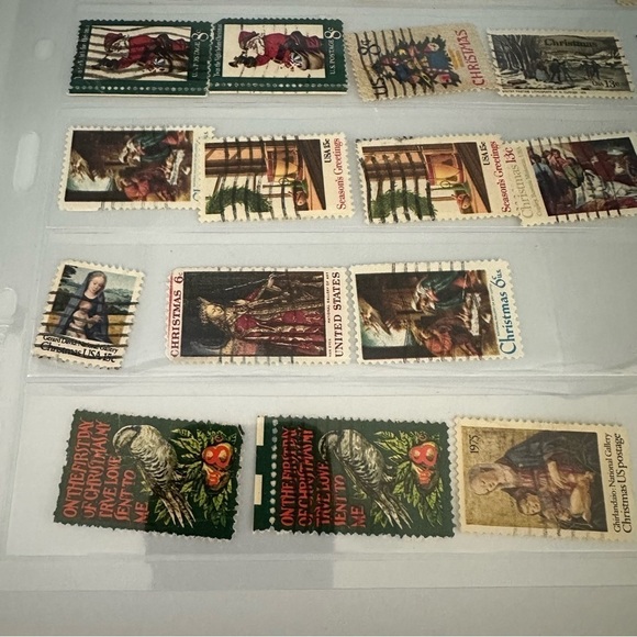 Vintage Christmas Stamps, most cancelled - 1970's - Picture 6 of 10